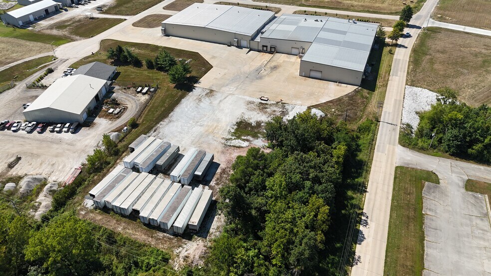 More Photos Of 1011 Industrial Ct, Moscow Mills Warehouse For Sale