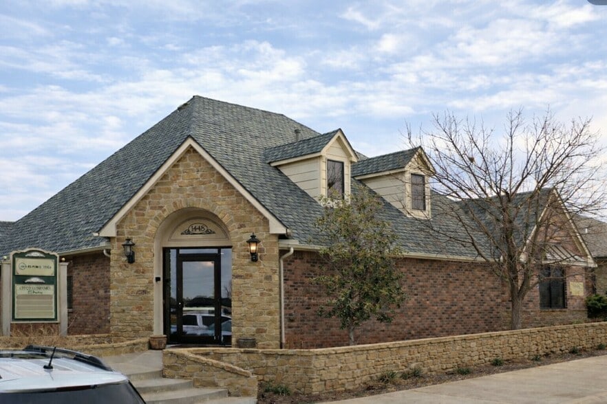 Primary Photo Of 1448 N Mustang Rd, Mustang Office For Lease