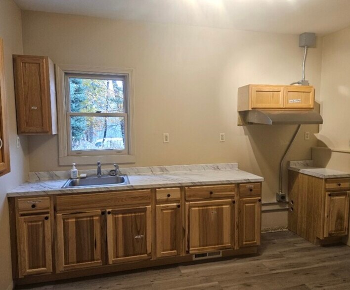 More Photos Of 412 High St, Ellsworth Office For Lease