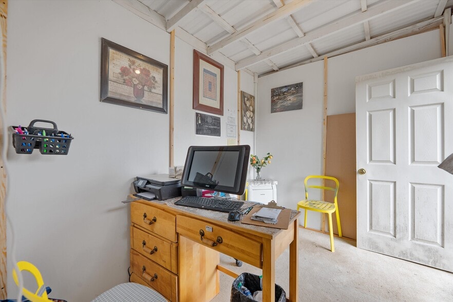 More Photos Of 8705 SE Foster Rd, Portland Service For Lease