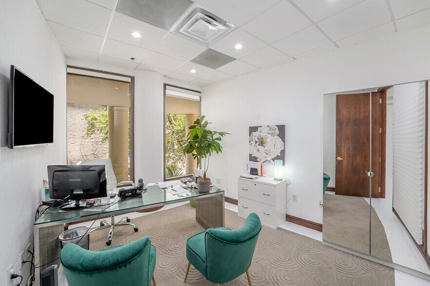 More Photos Of 240 1st Ave S, Saint Petersburg Loft Creative Space For Lease