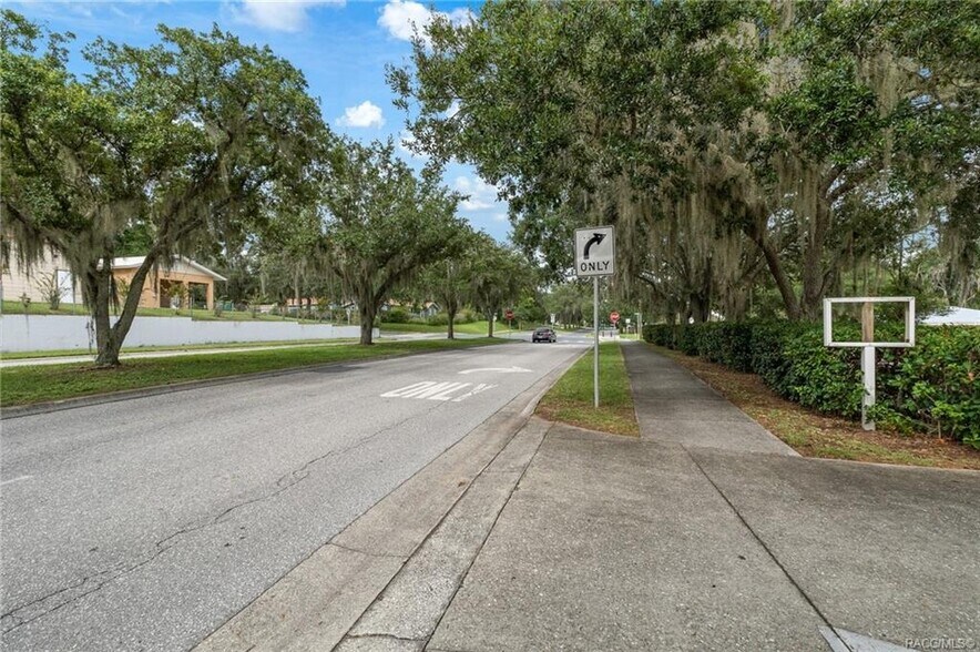 More Photos Of 102 E Highland Blvd, Inverness Drugstore For Lease