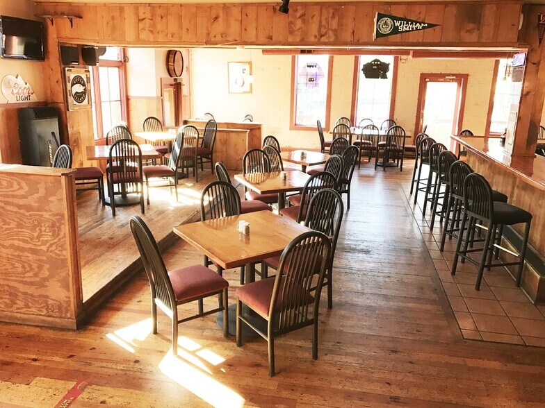 More Photos Of 41-43 Fall St, Seneca Falls Bar For Lease