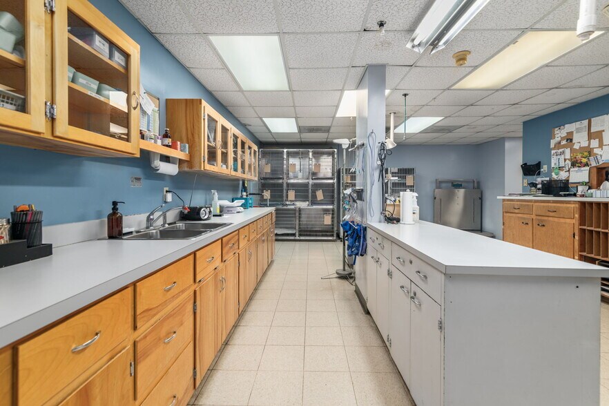 More Photos Of 3431 Waterlick Rd, Lynchburg Veterinarian Kennel For Sale