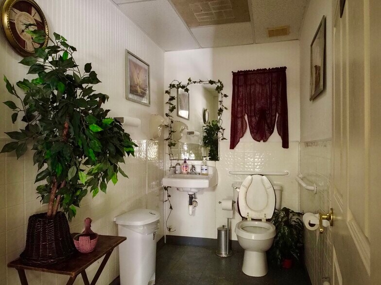 More Photos Of 10423 Flat Shoals Rd, Covington Restaurant For Sale