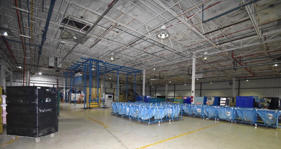 More Photos Of 956 N Broadway St, Greenville Distribution For Sale