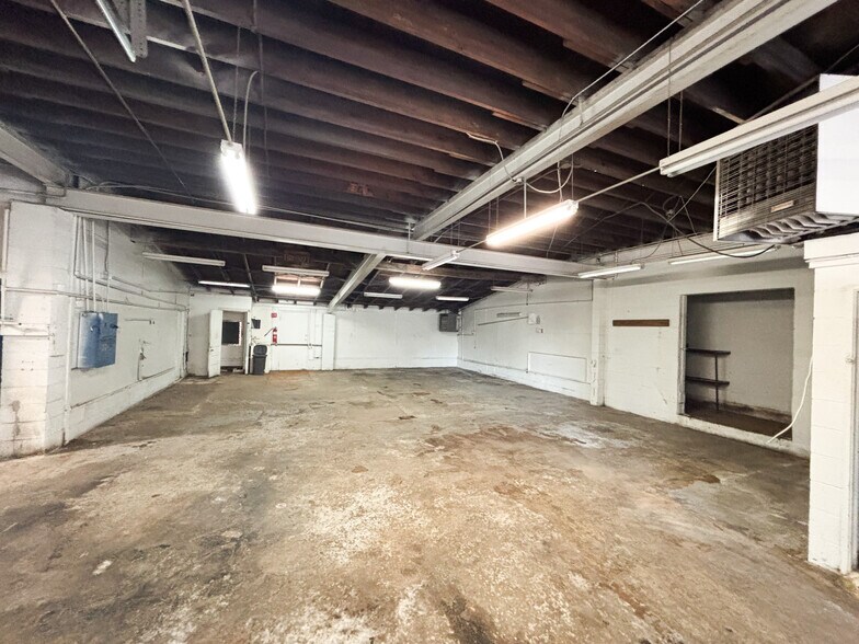 More Photos Of 1460 N Forest Ave, Springfield Auto Repair For Sale