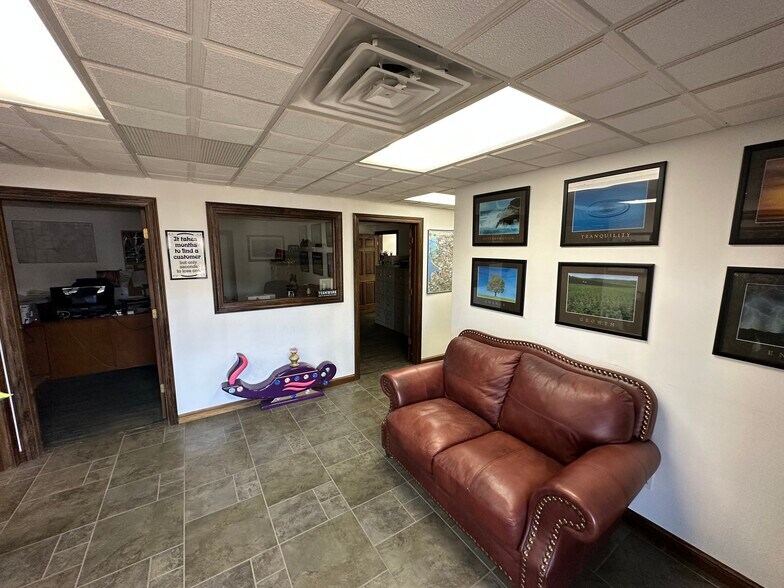More Photos Of 10578 River Rd, Wellsburg Warehouse For Lease