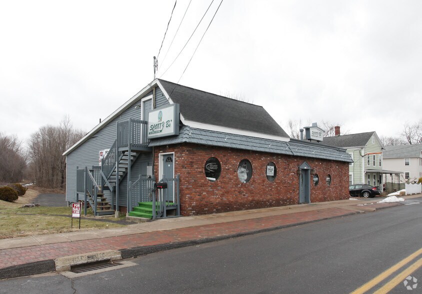 Primary Photo Of 1 Wall St, Cromwell Restaurant For Sale