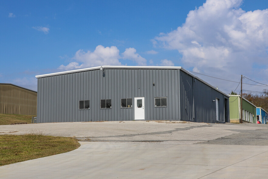 Primary Photo Of 401 W Coffin St, Denison Industrial For Lease