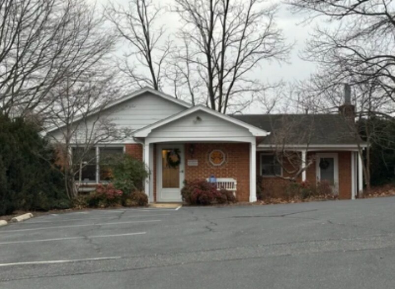 More Photos Of 1820 Country Club Rd, Harrisonburg Office For Lease