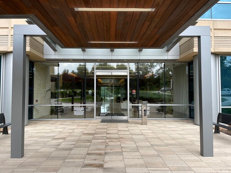More Photos Of 1780 Hughes Landing Blvd, The Woodlands Office For Lease