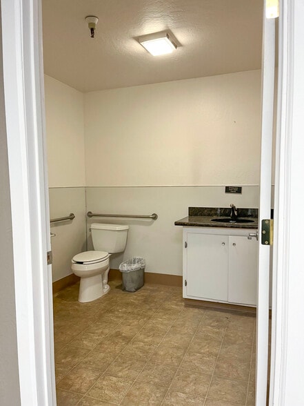 More Photos Of 4076-4086 Grass Valley Hwy, Auburn Storefront Retail Office For Lease