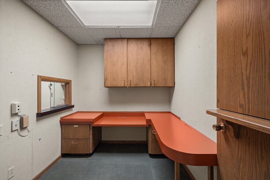 More Photos Of 370 Cline Ave, Mansfield Office Residential For Lease