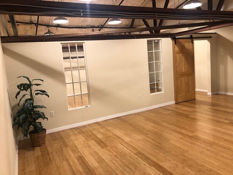 More Photos Of 1942 2nd Ave S, Saint Petersburg Warehouse For Lease