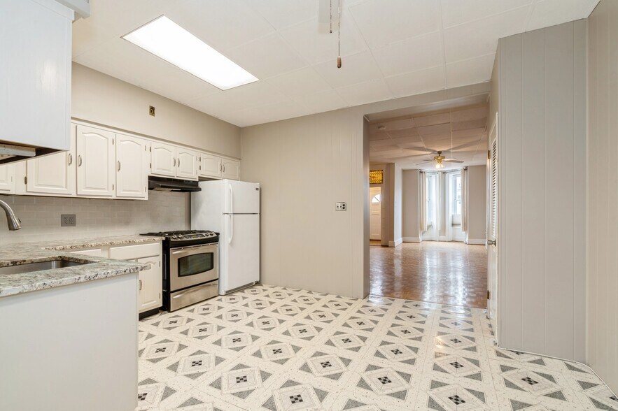 More Photos Of 701 Bergen Ave, Jersey City Storefront Retail Residential For Sale