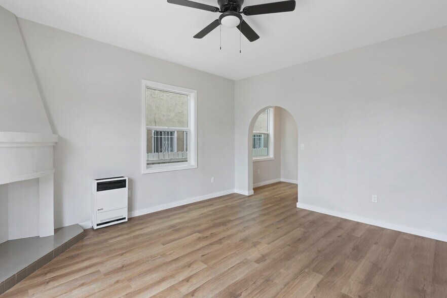 More Photos Of 1827 E 4th St, Long Beach Apartments For Sale