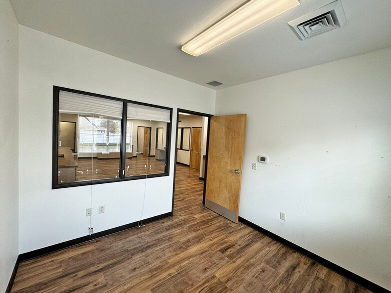 More Photos Of 6224 W State St, Boise Veterinarian Kennel For Sale