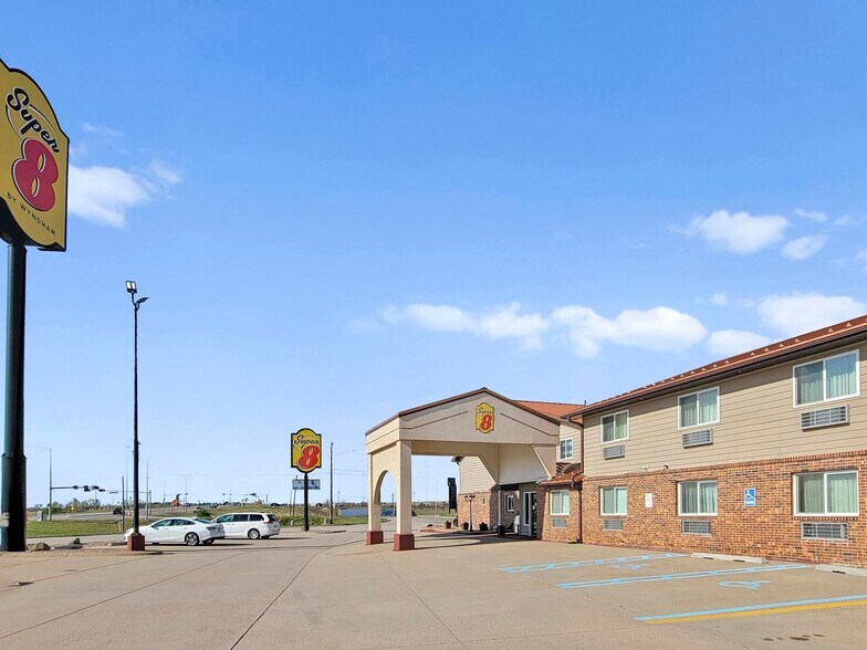 More Photos Of 500 E A St, Ogallala Hotel For Sale