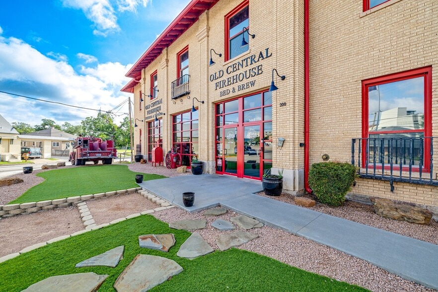 Primary Photo Of 200 S Magdalen St, San Angelo Police Fire Station For Sale