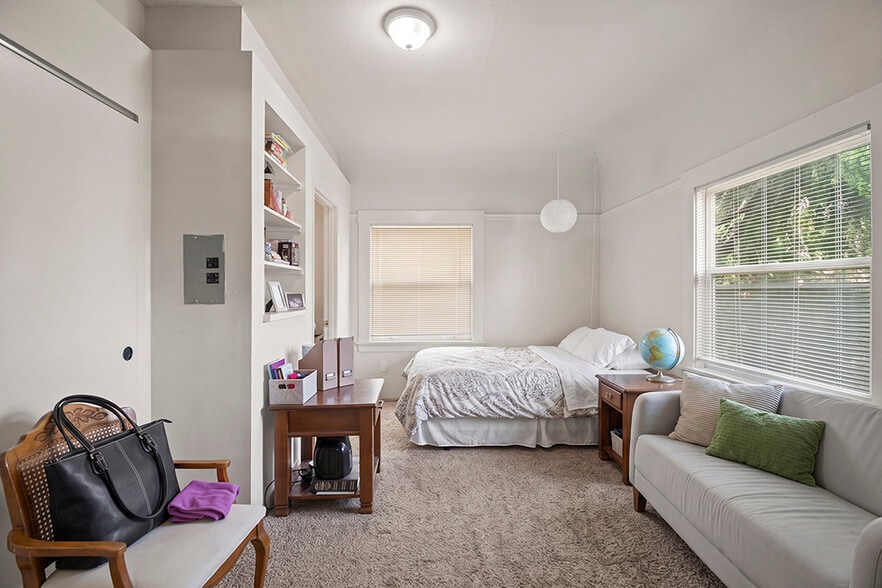 More Photos Of , Oakland Multifamily For Sale