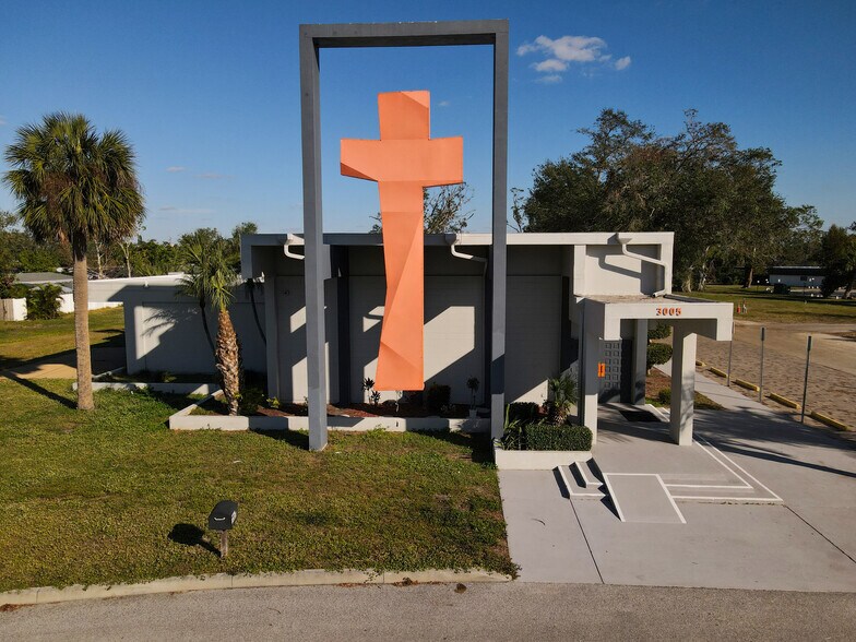 Primary Photo Of 3005 S Tuttle Ave, Sarasota Religious Facility For Sale