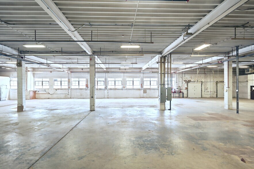 More Photos Of 931 Brentwood Rd NE, Washington Warehouse For Lease