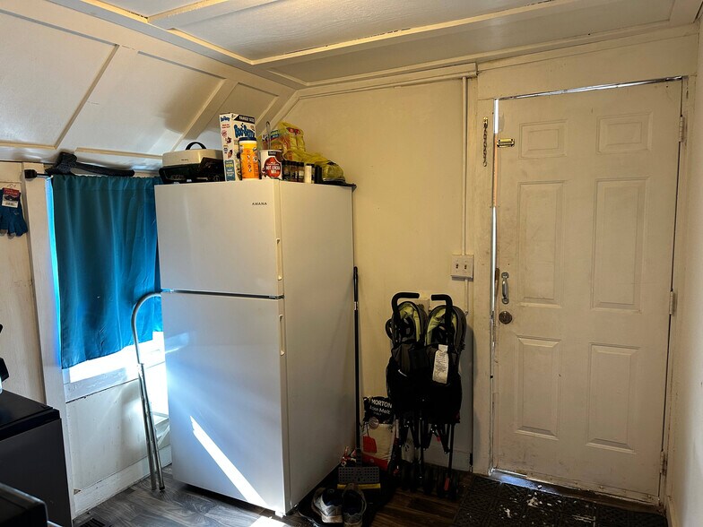More Photos Of 1831 N C St, Elwood Apartments For Sale