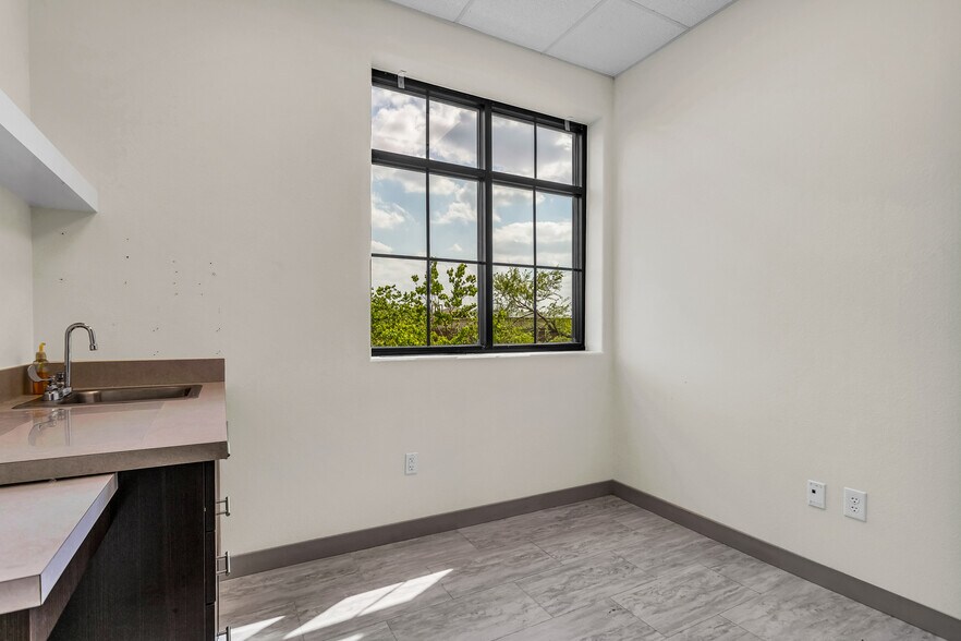 More Photos Of 4340 N Josey Ln, Carrollton Medical For Lease