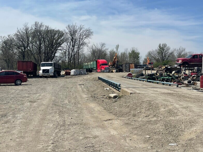 More Photos Of 8691 SE Highway 69, Cameron Auto Salvage Facility For Sale