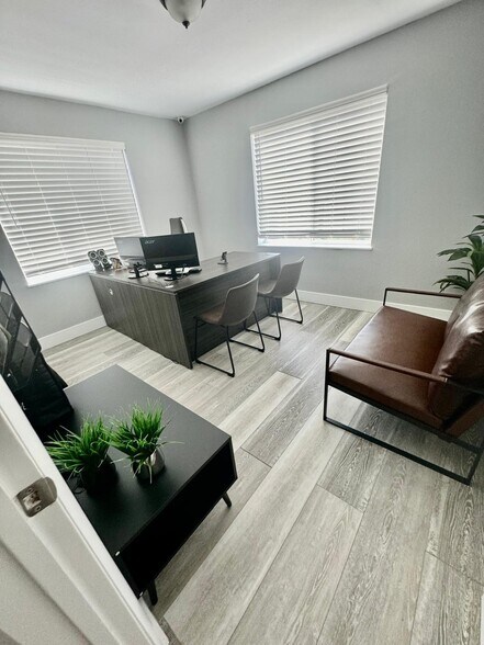 More Photos Of 215 SW 17th St, Fort Lauderdale Medical For Lease