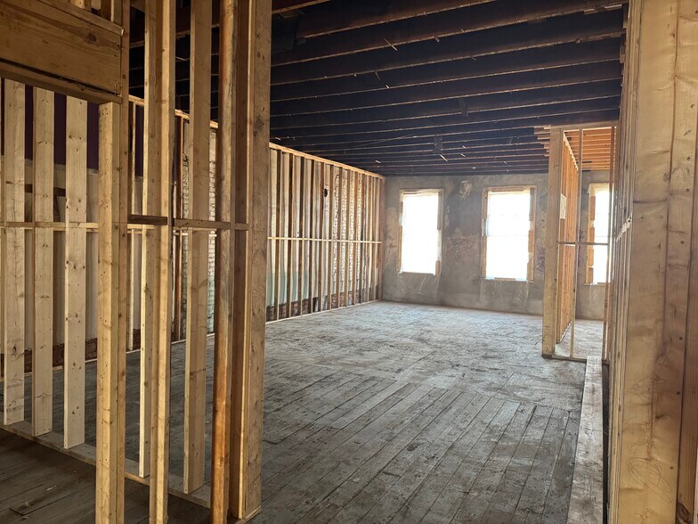 More Photos Of 116 W Solomon St, Griffin Restaurant For Lease