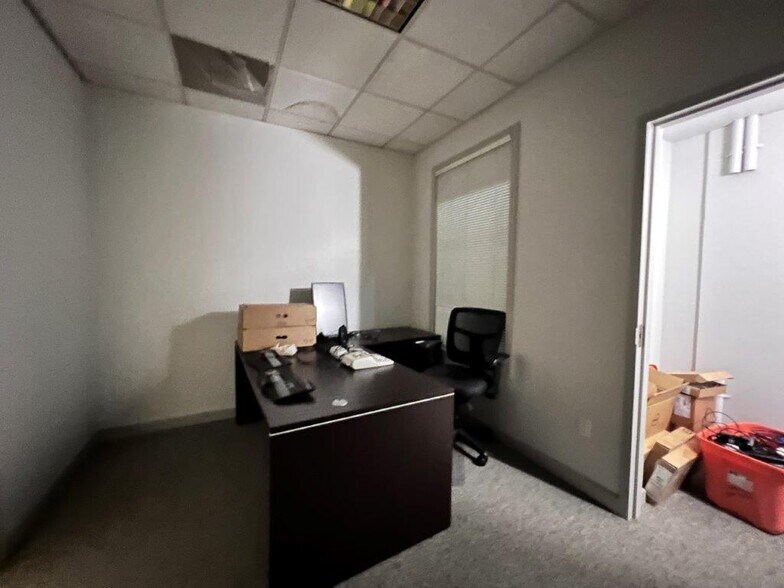 More Photos Of 415 Knollcrest Dr, Redding Office For Sale