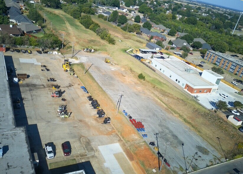 More Photos Of 1909 N Highway 81, Duncan Auto Dealership For Sale