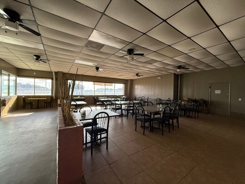 More Photos Of 46328 Interstate 10, Winnie Restaurant For Lease
