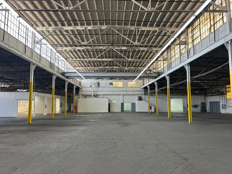 More Photos Of 5075 S Santa Fe Ave, Vernon Manufacturing For Lease