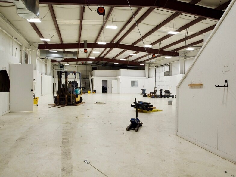 More Photos Of 2380 Rockaway Industrial Blvd, Conyers Light Distribution For Lease
