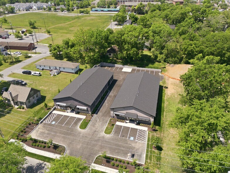 More Photos Of 136 Shivel Dr, Hendersonville Showroom For Sale