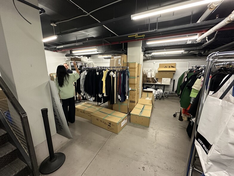 More Photos Of 31-33 N Moore St, New York Apartments For Lease