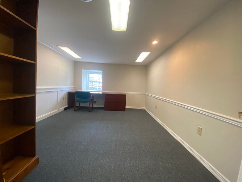 More Photos Of 2035 Sunset Lake Rd, Newark Office For Lease