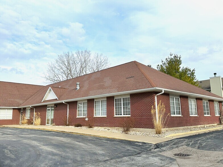 More Photos Of 7264-7282 Argus Dr, Rockford Office For Sale