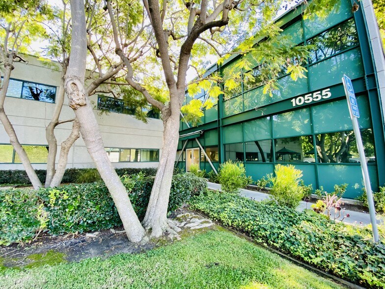 More Photos Of 10549 - 10559 Jefferson Blvd, Culver City Loft Creative Space For Lease