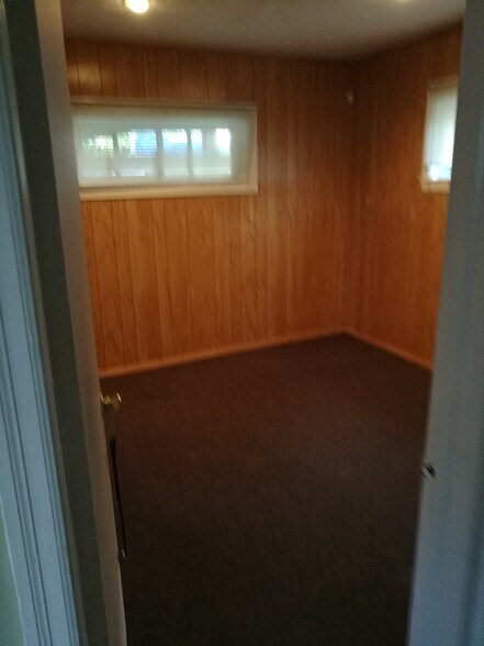 More Photos Of 1303 Veterans Hwy, Bristol Office For Sale