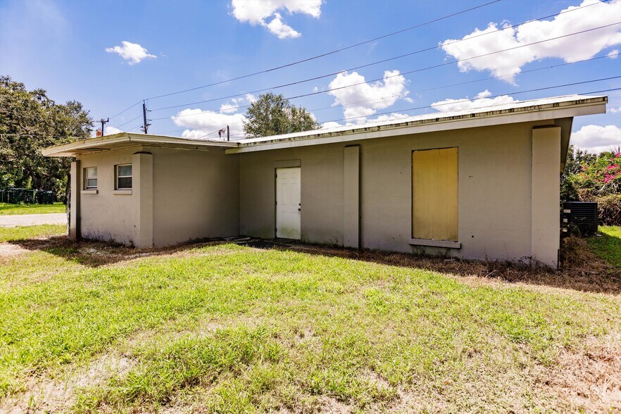 More Photos Of 19431 Palm Beach Blvd, Alva Flex For Lease