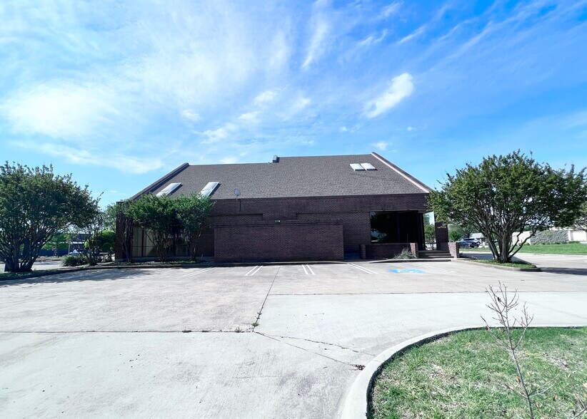 More Photos Of 1231 E Belt Line Rd, Richardson Medical For Lease