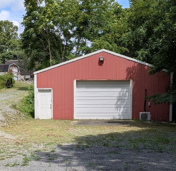 More Photos Of 15126 Veterans Memorial Hwy, Reedsville Industrial For Sale