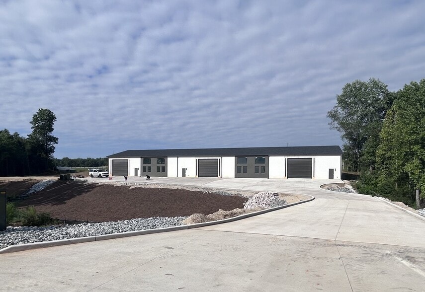 Primary Photo Of 1045 Packard Dr, Mooresville Light Manufacturing For Lease