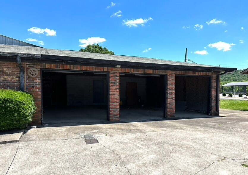 More Photos Of 131 S Varnell Rd, Tunnel Hill Distribution For Sale