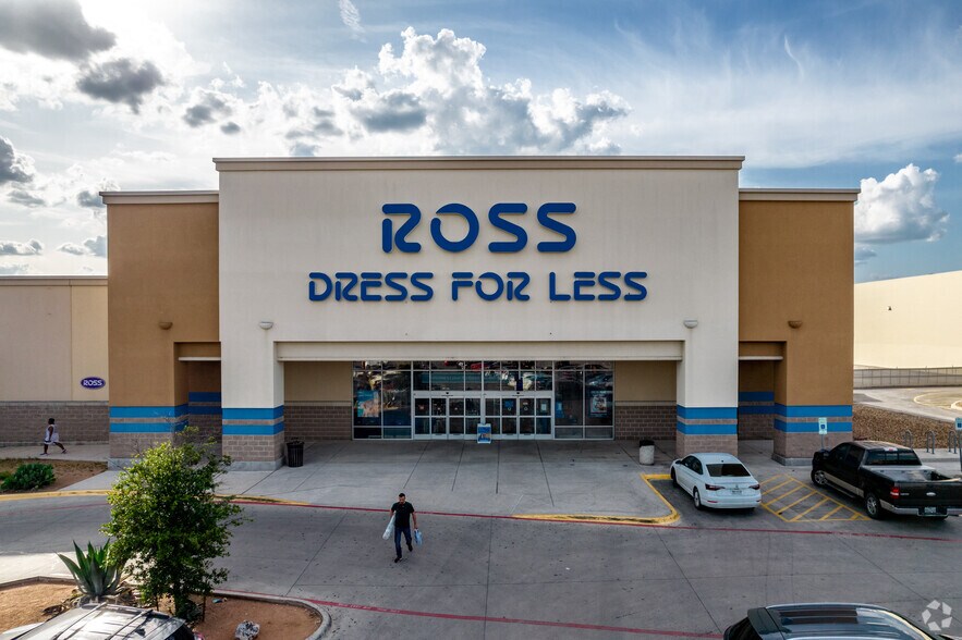 More Photos Of 13909 Nacogdoches Rd, San Antonio Unknown For Lease