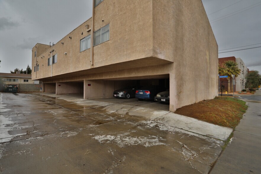 More Photos Of 958 E Avenue Q12, Palmdale Apartments For Sale